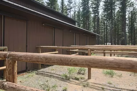 55025 Forest Ln, Bend, OR 97707 photo 5