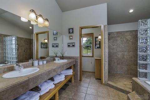 22574 Calgary Dr, Bend, OR 97702 photo 10