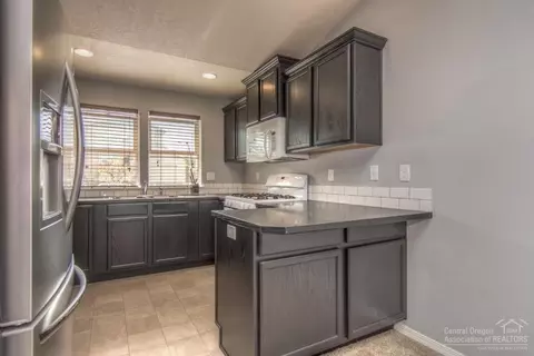 63789 Hunters Cir, Bend, OR 97701 photo 8