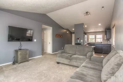 63789 Hunters Cir, Bend, OR 97701 photo 5