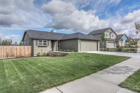 63789 Hunters Cir, Bend, OR 97701 photo 2