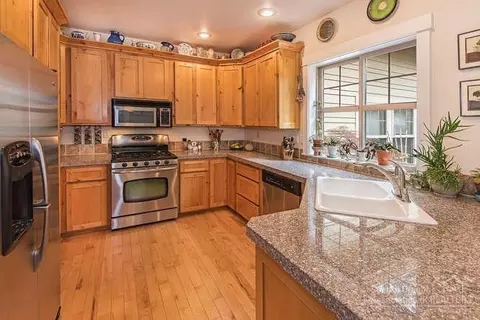 2738 NW Windham Loop, Bend, OR 97703 photo 7