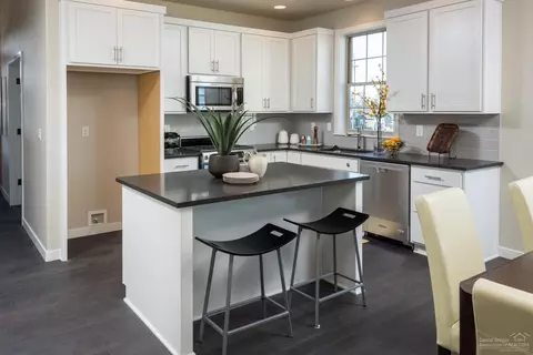 63190 Iner Loop, Bend, OR 97701 photo 4