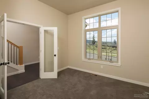63190 Iner Loop, Bend, OR 97701 photo 7