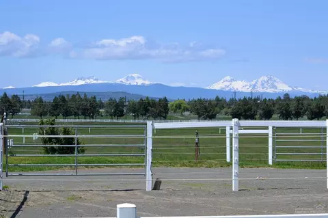 22075 Erickson Rd, Bend, OR 97701 photo 11