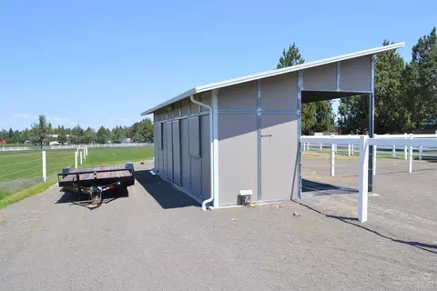 22075 Erickson Rd, Bend, OR 97701 photo 4