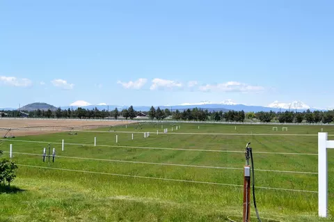 22075 Erickson Rd, Bend, OR 97701 photo 1