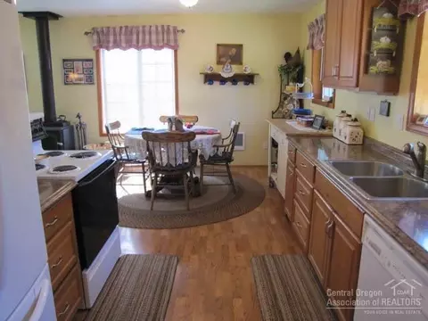 16280 Green Forest Rd, La Pine, OR 97739 photo 5