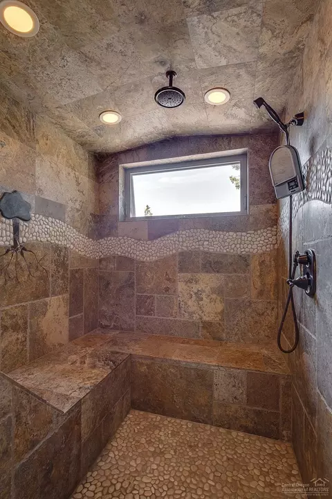 64696 Mcgrath Rd, Bend, OR 97701 photo 13