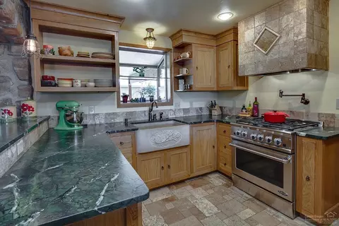 64696 Mcgrath Rd, Bend, OR 97701 photo 11