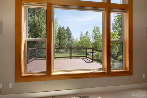 61830 Fall Creek Loop, Bend, OR 97702 photo 9