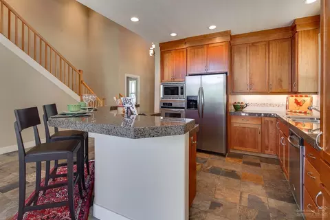 61830 Fall Creek Loop, Bend, OR 97702 photo 4