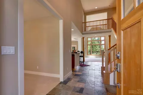 61830 Fall Creek Loop, Bend, OR 97702 photo 2