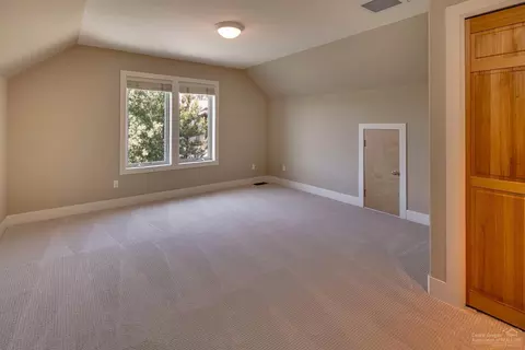 61830 Fall Creek Loop, Bend, OR 97702 photo 18