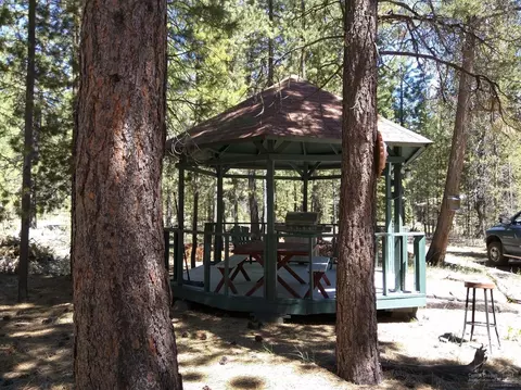 51836 Pine Loop Dr, La Pine, OR 97739 photo 1