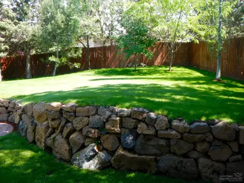 2856 NE Ocker Dr, Bend, OR 97701 photo 3