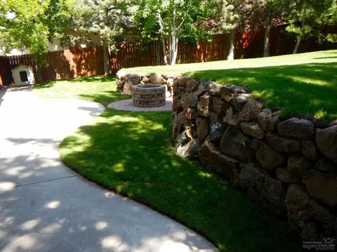 2856 NE Ocker Dr, Bend, OR 97701 photo 4