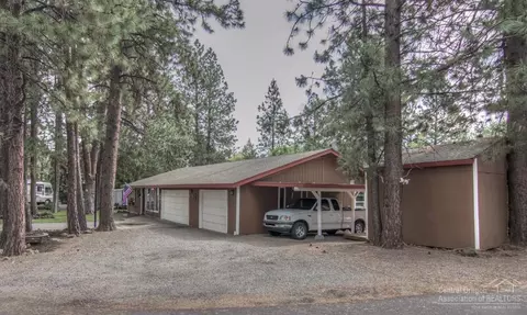 61106 Rustic Ln, Bend, OR 97702 photo 2