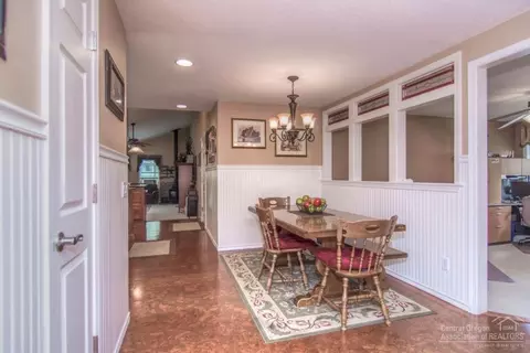 61106 Rustic Ln, Bend, OR 97702 photo 14