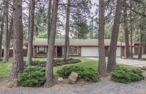 61106 Rustic Ln, Bend, OR 97702 photo 4
