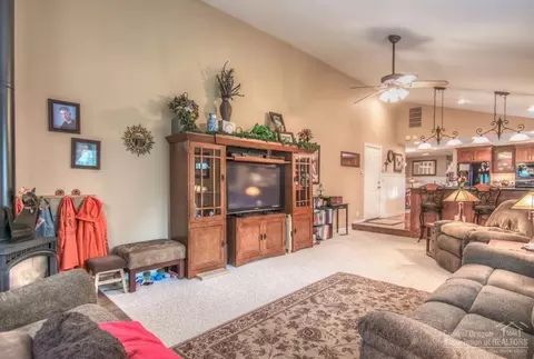 61106 Rustic Ln, Bend, OR 97702 photo 11