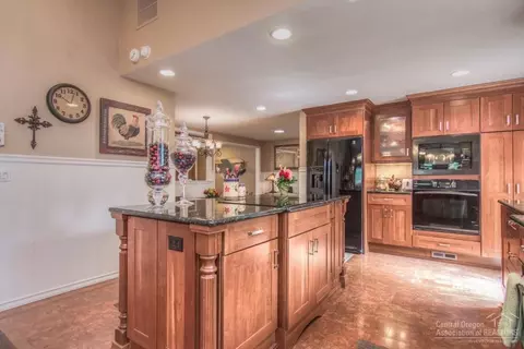 61106 Rustic Ln, Bend, OR 97702 photo 10