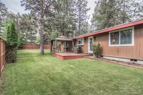 61106 Rustic Ln, Bend, OR 97702 photo 6
