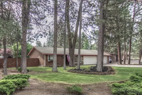 61106 Rustic Ln, Bend, OR 97702 photo 3