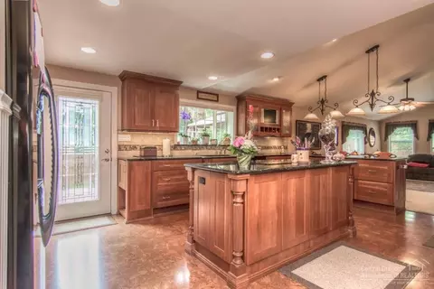 61106 Rustic Ln, Bend, OR 97702 photo 7