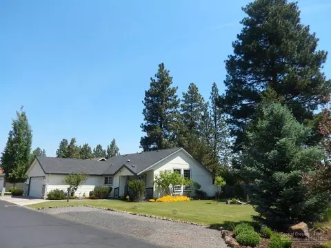 398 N Wheeler Loop, Sisters, OR 97759 photo 1