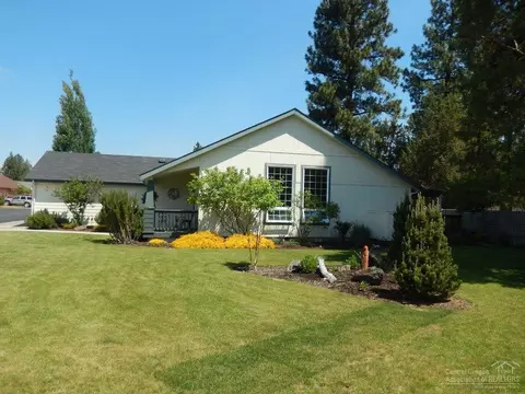 398 N Wheeler Loop, Sisters, OR 97759 photo 2