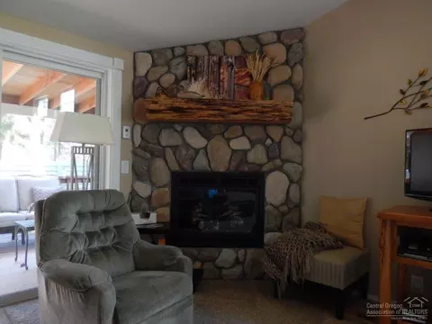 398 N Wheeler Loop, Sisters, OR 97759 photo 11