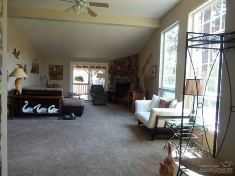 398 N Wheeler Loop, Sisters, OR 97759 photo 9