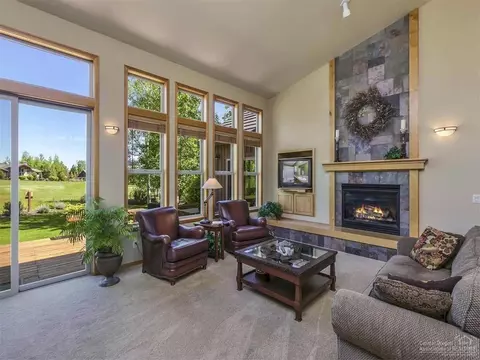 19196 Green Lakes Loop, Bend, OR 97702 photo 3