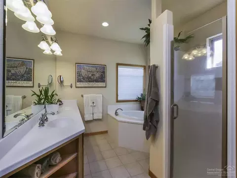 19196 Green Lakes Loop, Bend, OR 97702 photo 9