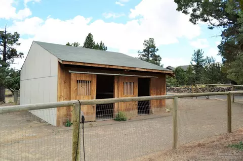 20883 Hereford Ave, Bend, OR 97703 photo 13