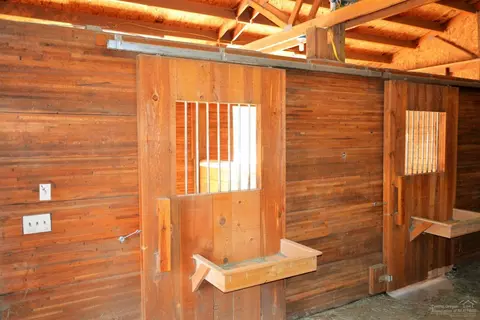 20883 Hereford Ave, Bend, OR 97703 photo 16