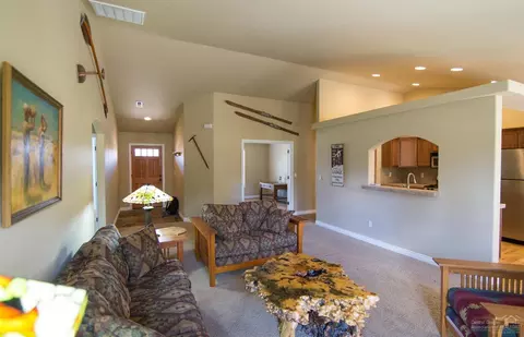 60882 Garrison Dr, Bend, OR 97702 photo 5