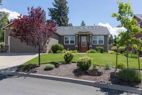 60882 Garrison Dr, Bend, OR 97702 photo 2