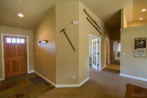 60882 Garrison Dr, Bend, OR 97702 photo 4