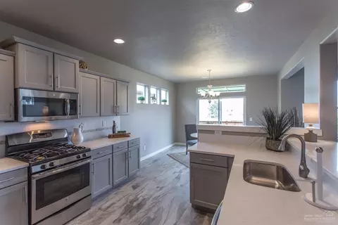 63044 NE Amherst Pl, Bend, OR 97701 photo 4