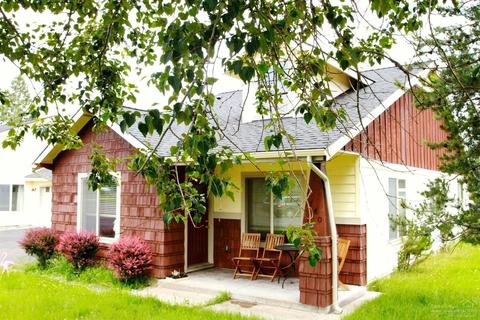 780 E Cascade Ave, Sisters, OR 97759 photo 1
