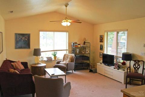 780 E Cascade Ave, Sisters, OR 97759 photo 4