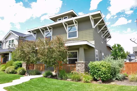 21292 Beall Dr, Bend, OR 97701 photo 2