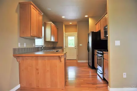 21292 Beall Dr, Bend, OR 97701 photo 10