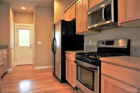 21292 Beall Dr, Bend, OR 97701 photo 11
