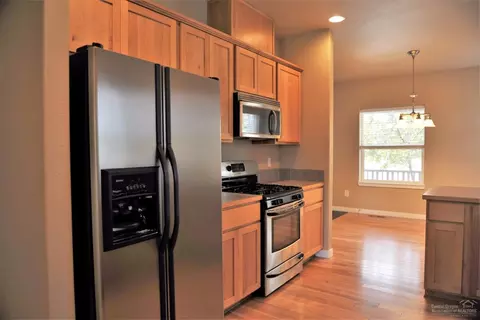 21292 Beall Dr, Bend, OR 97701 photo 9