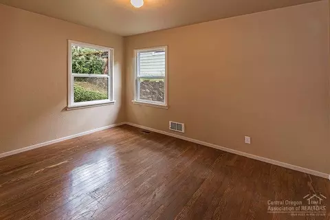 1665 NW 4th St, Bend, OR 97703 photo 8