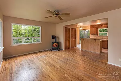 1665 NW 4th St, Bend, OR 97703 photo 2