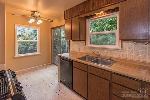 1665 NW 4th St, Bend, OR 97703 photo 6